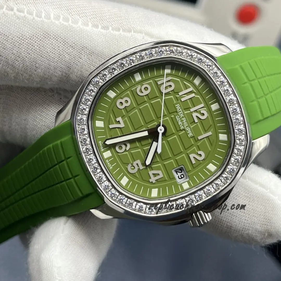 Replica Patek Philippe Aquanaut 5267/200A-011 Automatic Watch with Green Dial & Diamond Bezel - Image 4