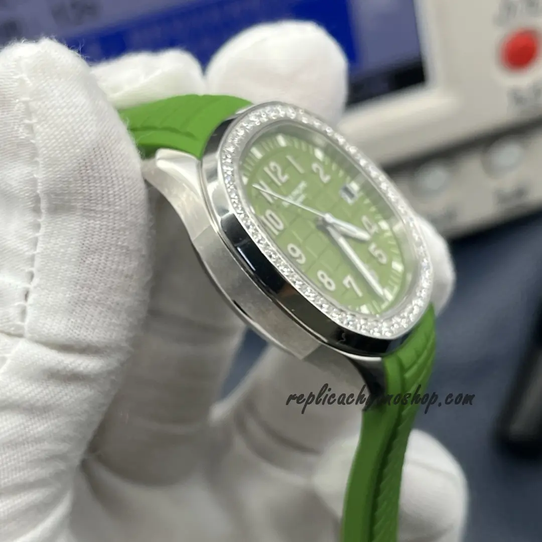 Replica Patek Philippe Aquanaut 5267/200A-011 Automatic Watch with Green Dial & Diamond Bezel - Image 6