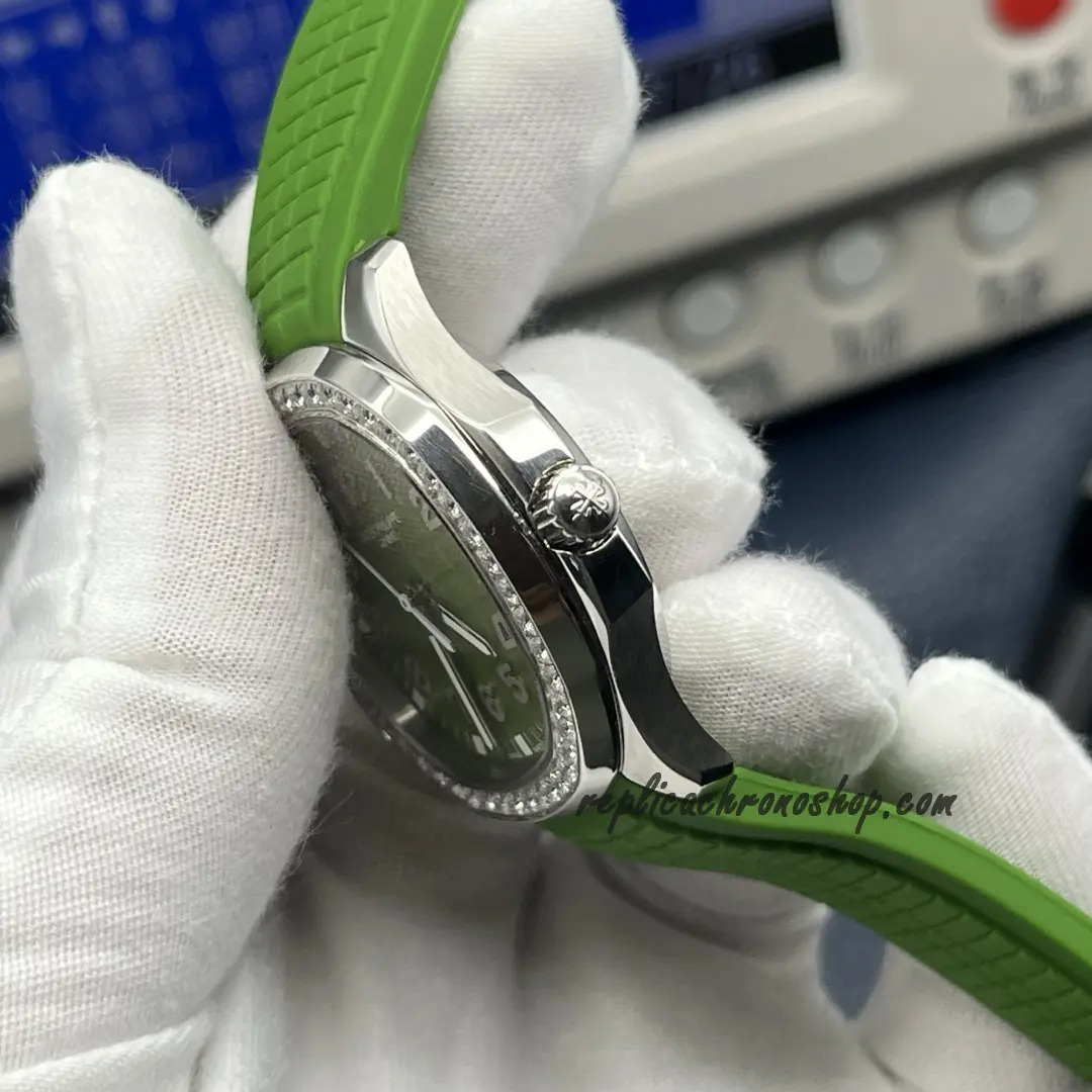 Replica Patek Philippe Aquanaut 5267/200A-011 Automatic Watch with Green Dial & Diamond Bezel - Image 7