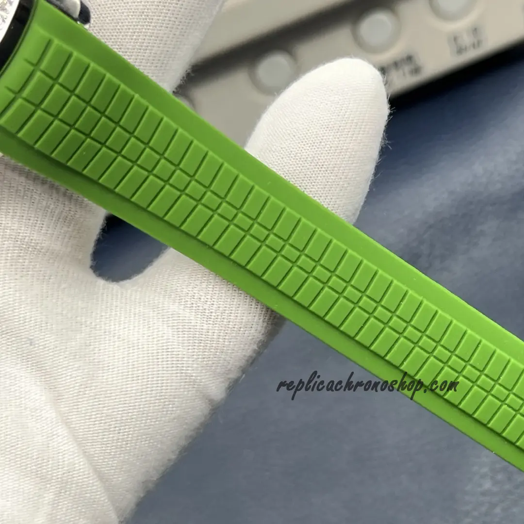 Replica Patek Philippe Aquanaut 5267/200A-011 Automatic Watch with Green Dial & Diamond Bezel - Image 9