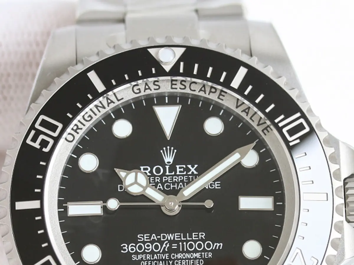 Alignment example: centered 12 o'clock marker