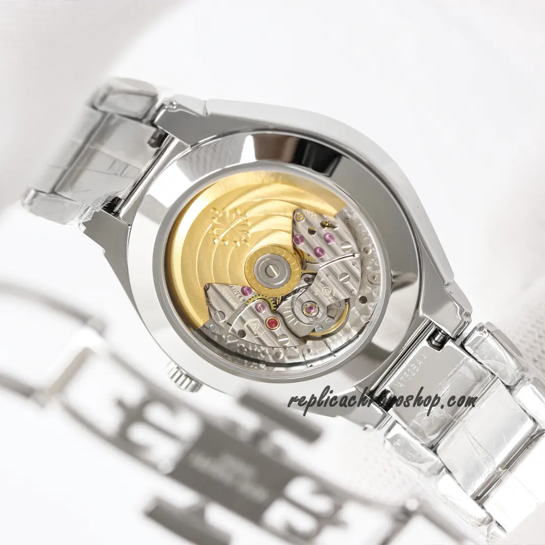 Exhibition caseback with sapphire crystal showing the automatic movement