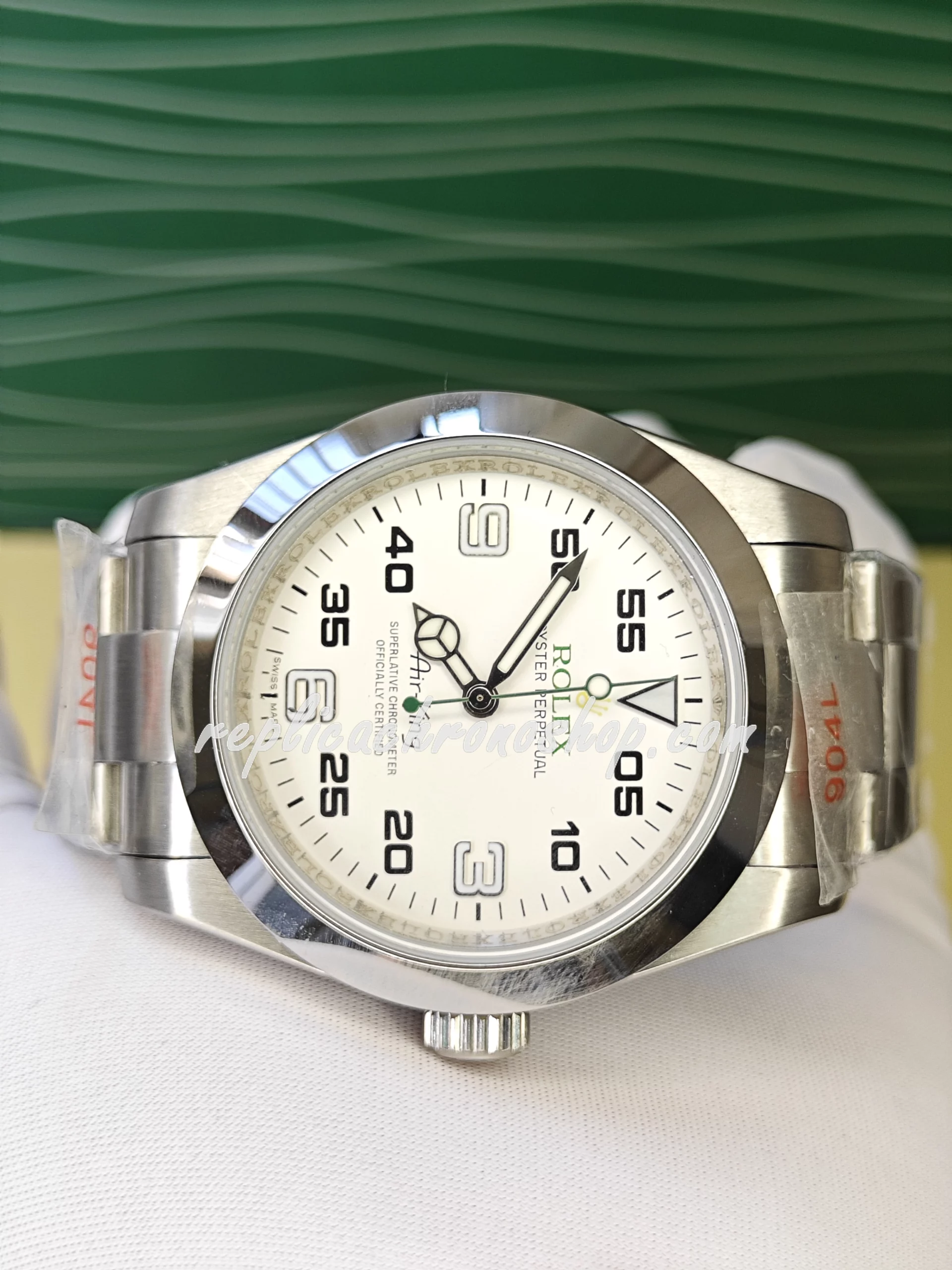 Replica Rolex Air-King 114200 – Elegant 34mm Stainless Steel Watch with White Dial & Sapphire Crystal - Image 4