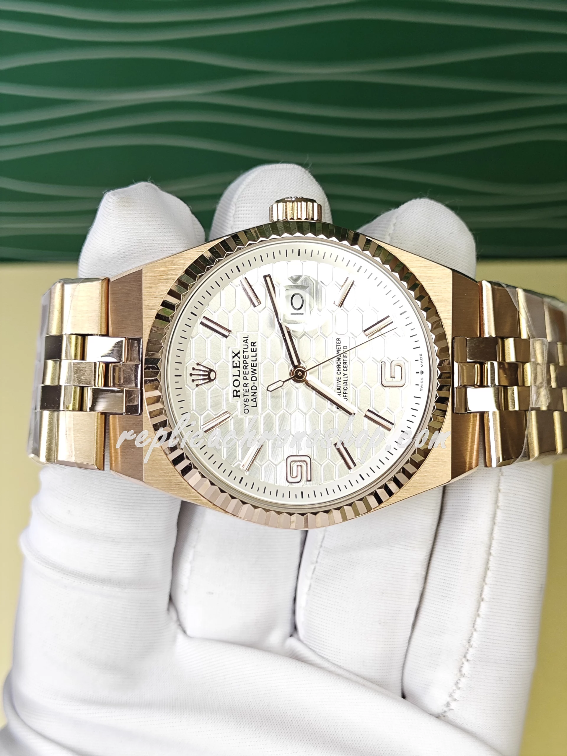 Replica Rolex Oyster Perpetual Date 127335-0002 - Luxury Rose Gold 40mm Automatic Watch with Honeycomb Dial - Image 3