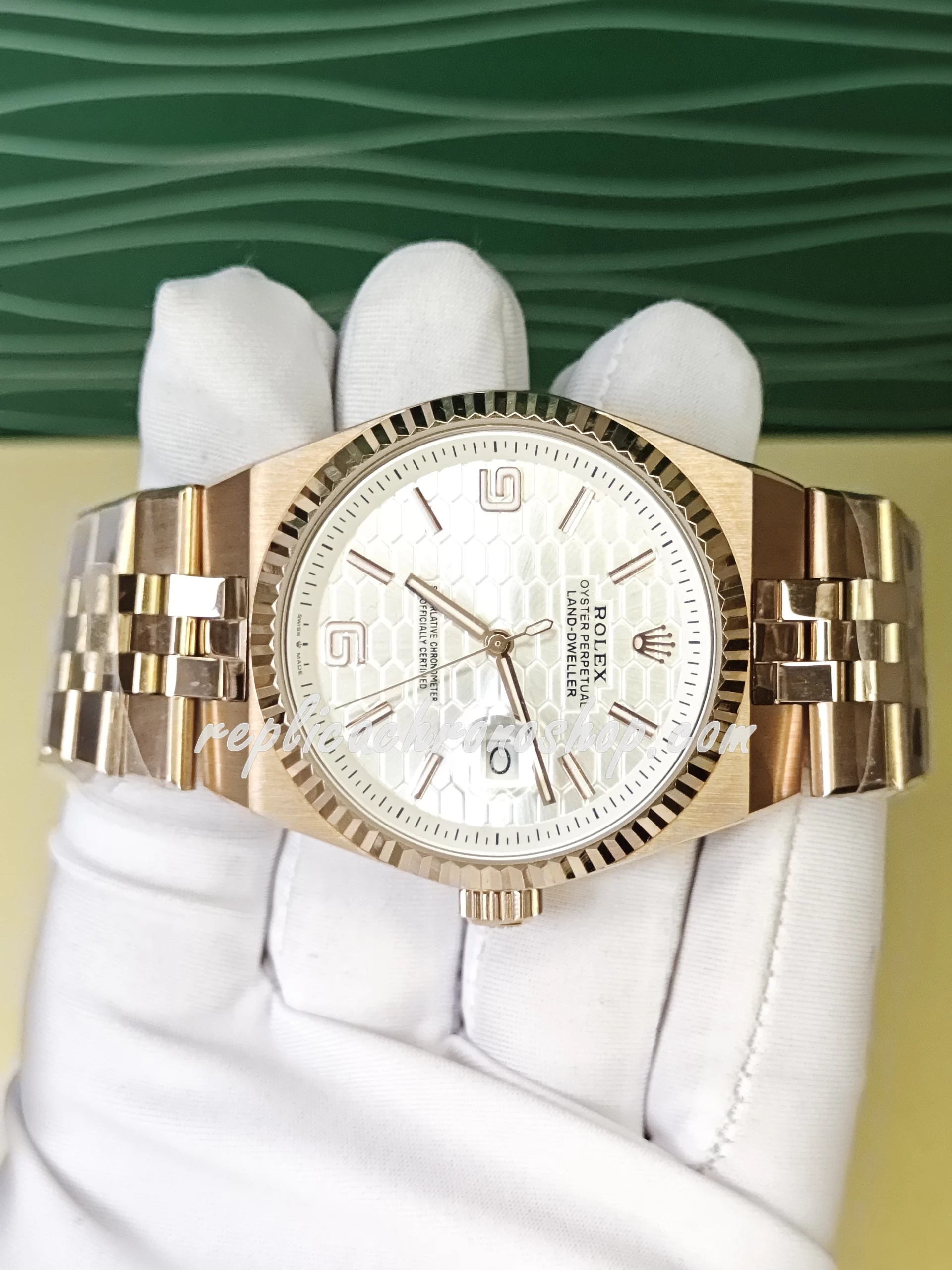 Replica Rolex Oyster Perpetual Date 127335-0002 - Luxury Rose Gold 40mm Automatic Watch with Honeycomb Dial - Image 4