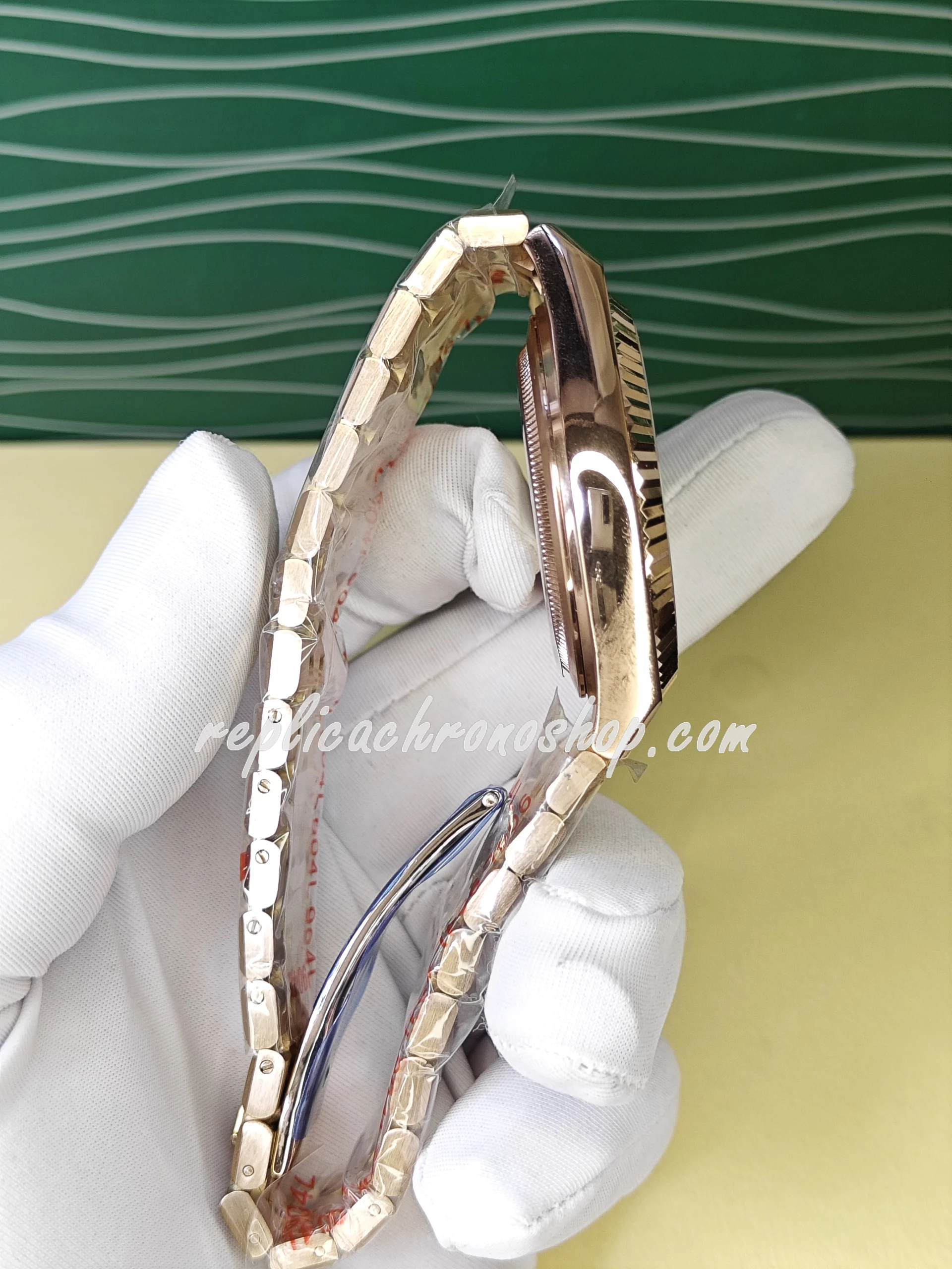 Replica Rolex Oyster Perpetual Date 127335-0002 - Luxury Rose Gold 40mm Automatic Watch with Honeycomb Dial - Image 6