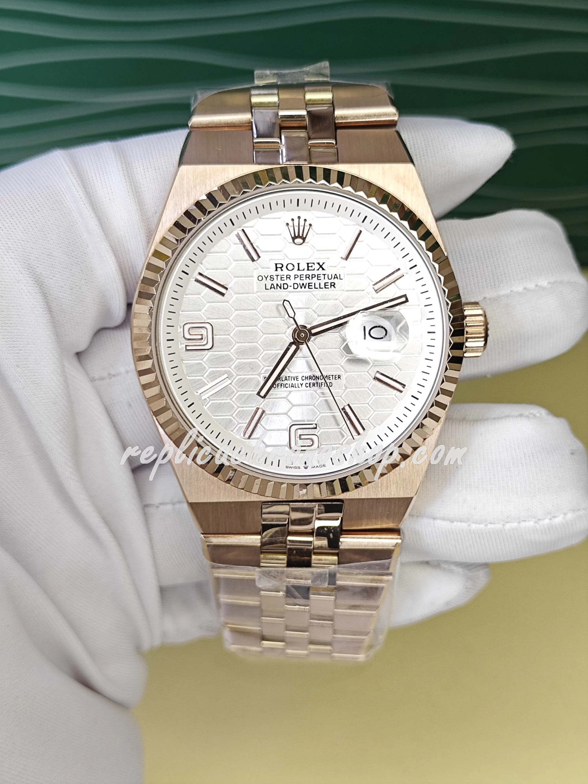 Replica Rolex Oyster Perpetual Date 127335-0002 - Luxury Rose Gold 40mm Automatic Watch with Honeycomb Dial