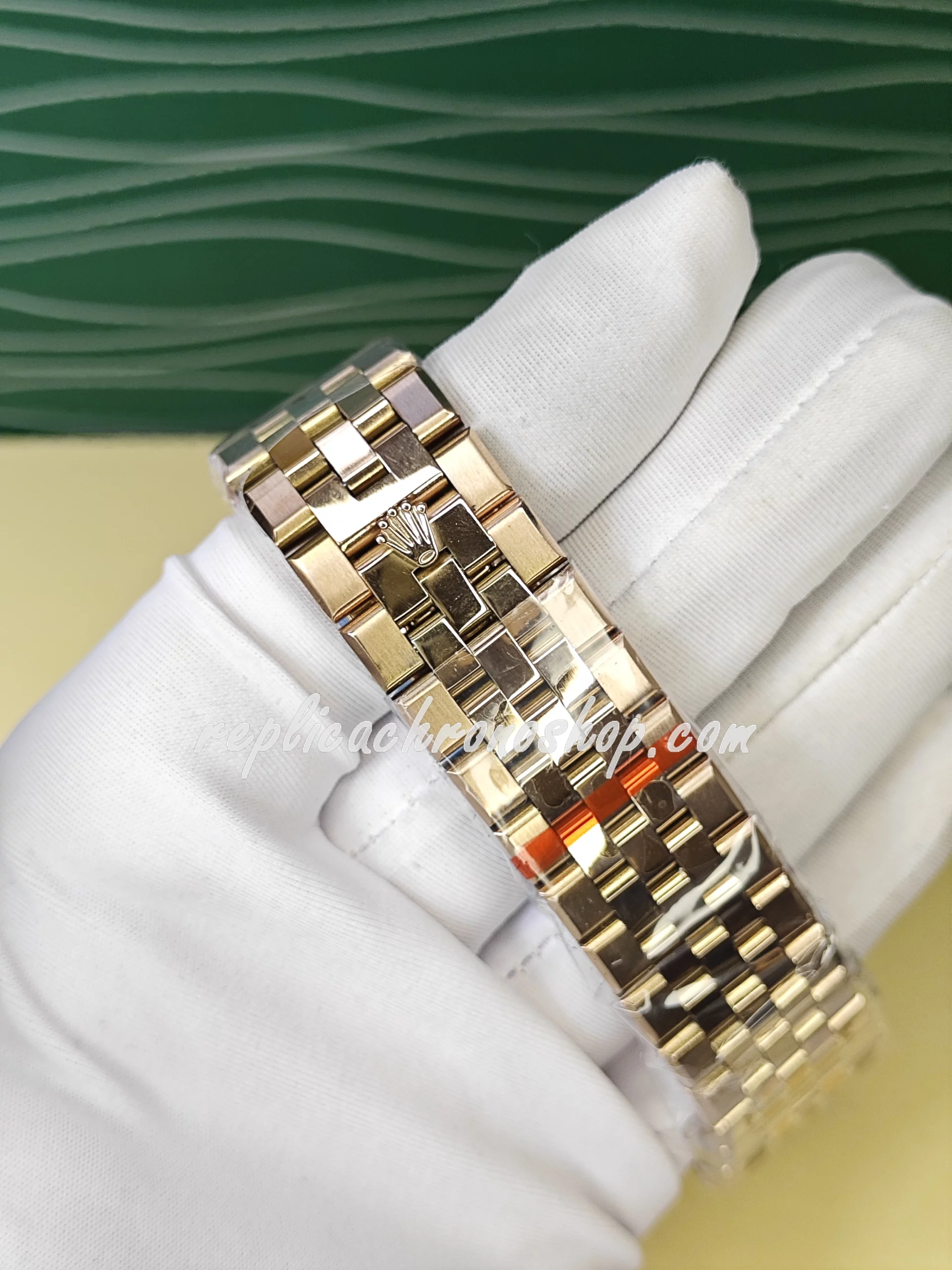 Replica Rolex Oyster Perpetual Date 127335-0002 - Luxury Rose Gold 40mm Automatic Watch with Honeycomb Dial - Image 8