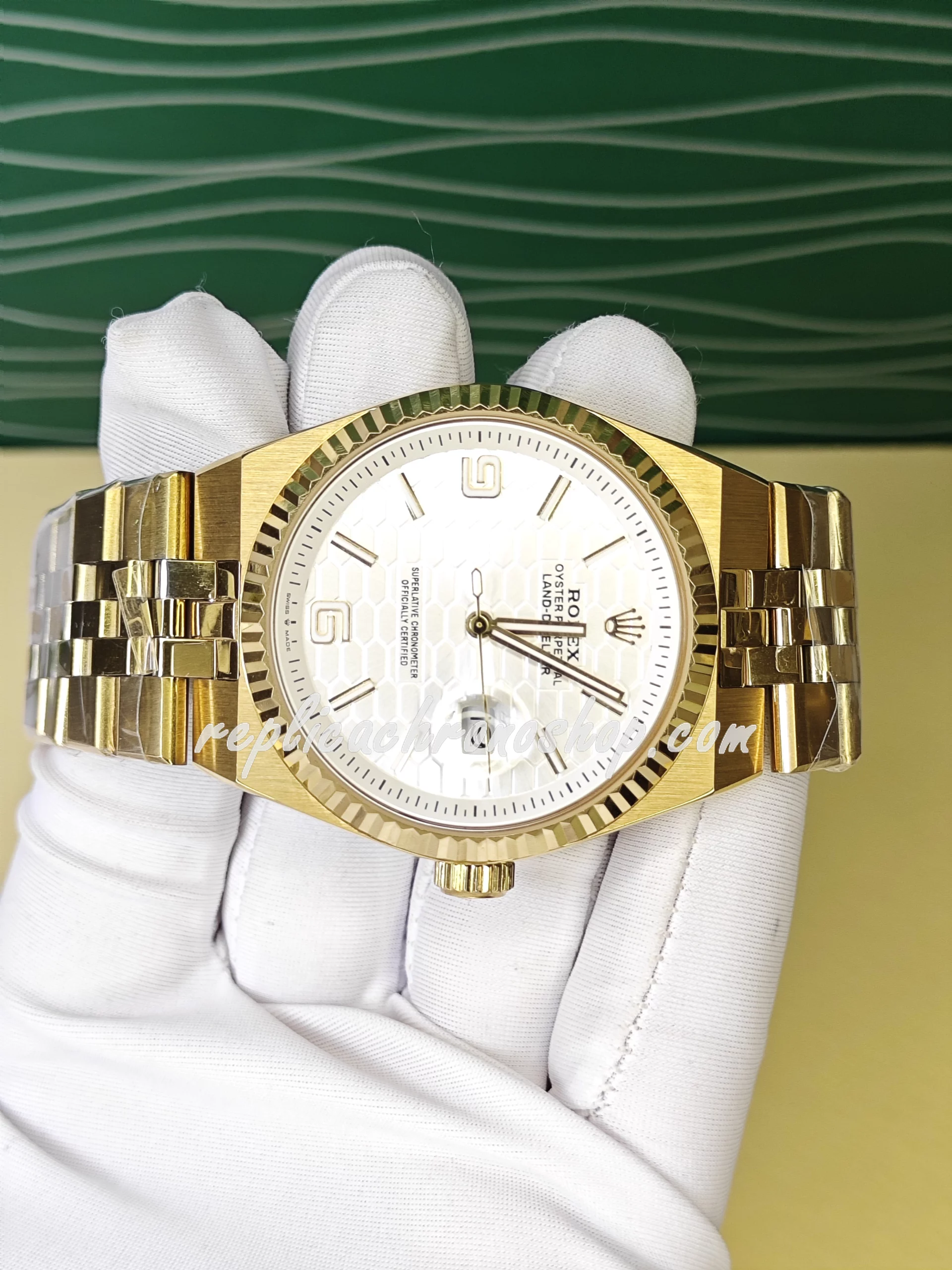 Replica Rolex Oyster Perpetual Date 127335 – 40mm White Honeycomb Dial, 14k Gold-Plated Stainless Steel Bracelet - Image 4
