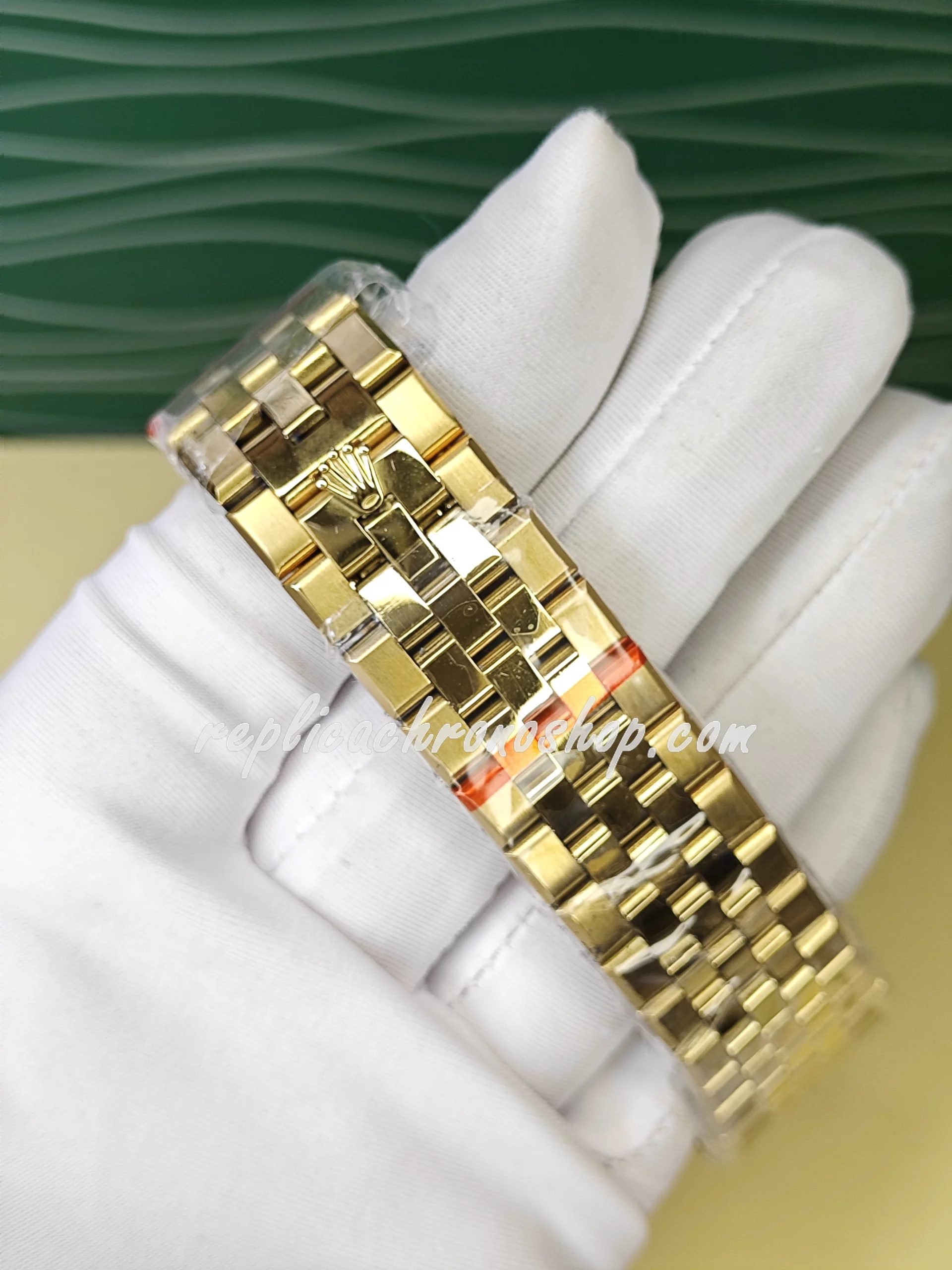 Replica Rolex Oyster Perpetual Date 127335 – 40mm White Honeycomb Dial, 14k Gold-Plated Stainless Steel Bracelet - Image 8