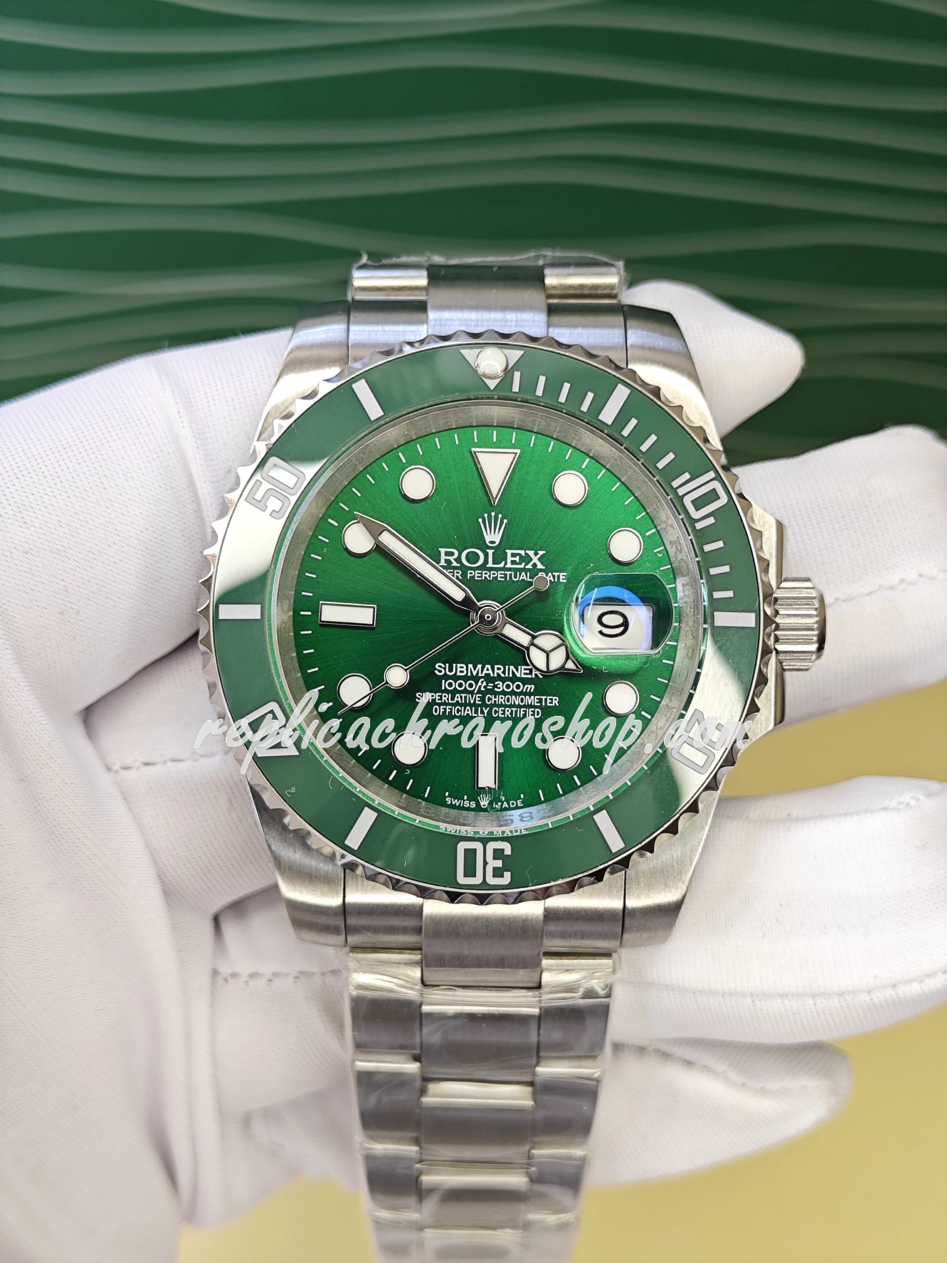 Replica Rolex Submariner 116610LV: Classic Green Ceramic Bezel and Automatic Movement