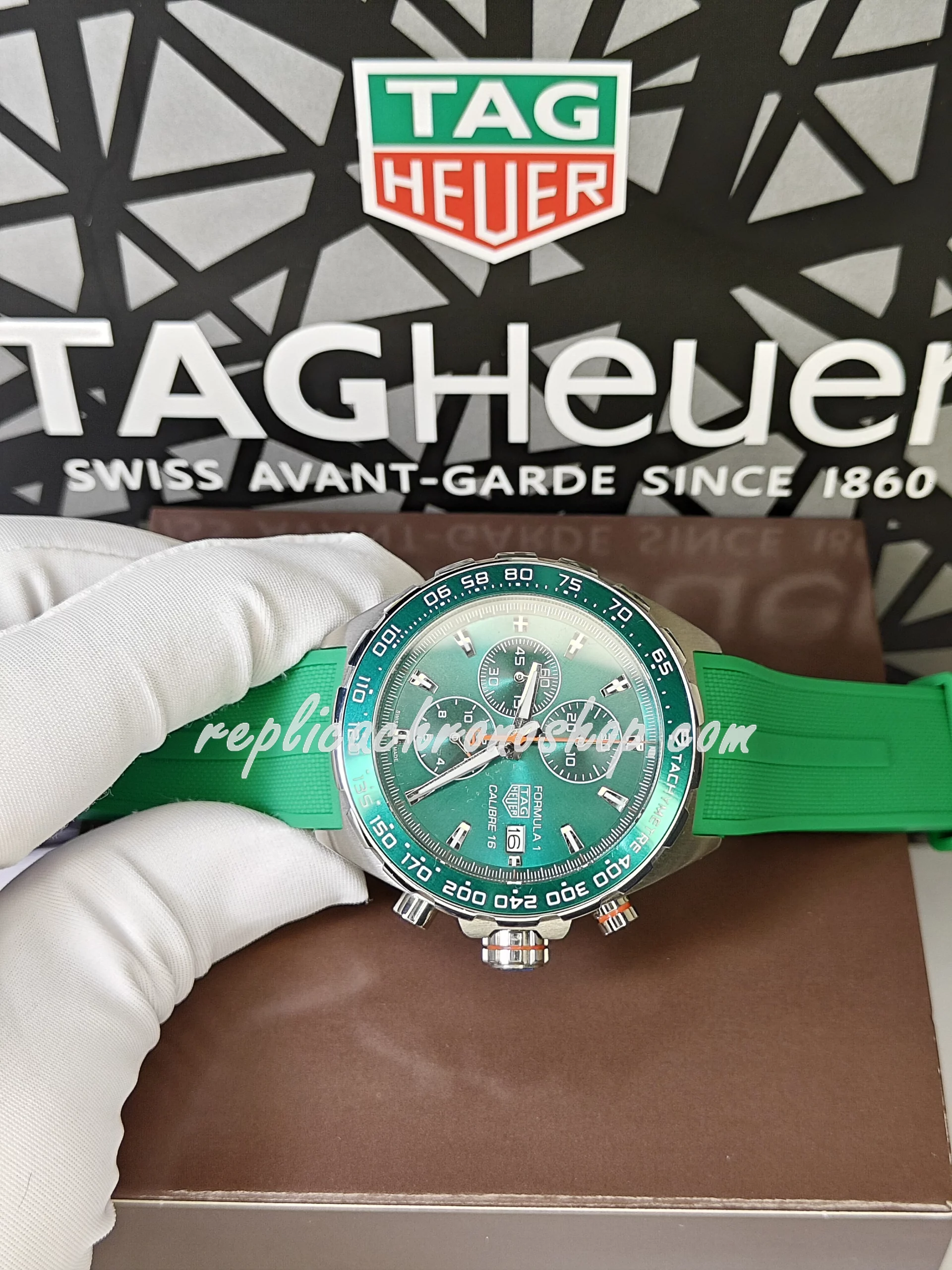 Replica TAG Heuer Formula 1 CAZ201H.BA0876 Chronograph | Swiss-Made Luxury Watch with Green Ceramic Bezel - Image 4